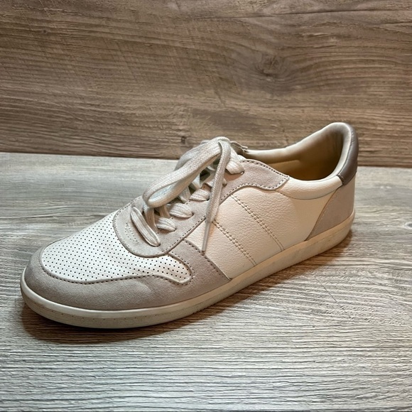 A new day sneakers size 9.5 man made and leather materials - Picture 1 of 9